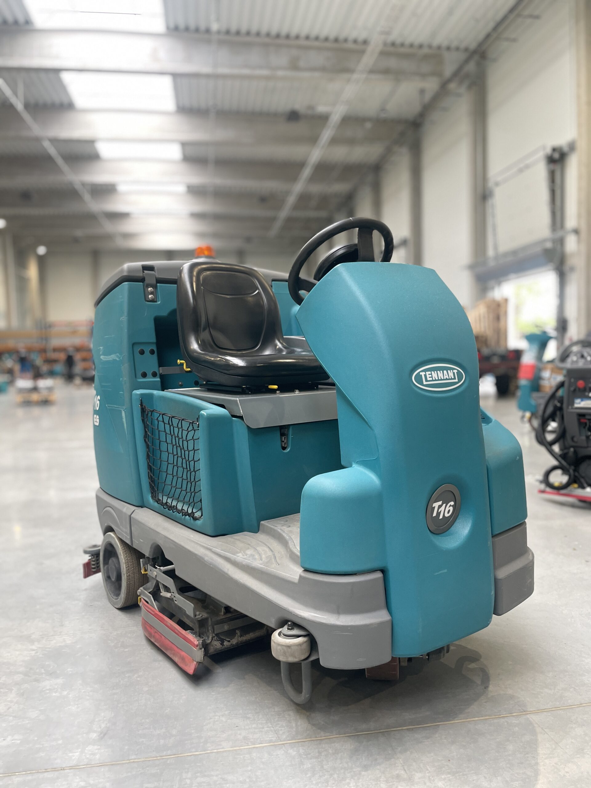 T16 DISC SCRUBBER-DRYER