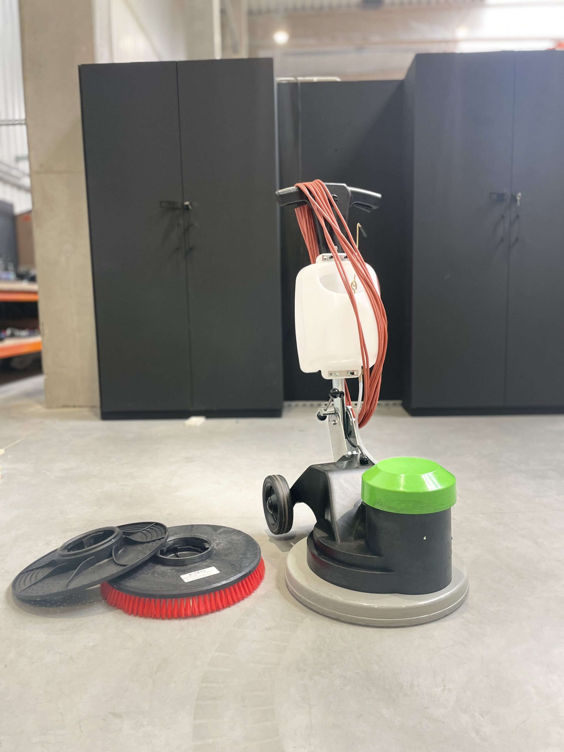 IPC ORBIS ECO MANUAL SWEEPER