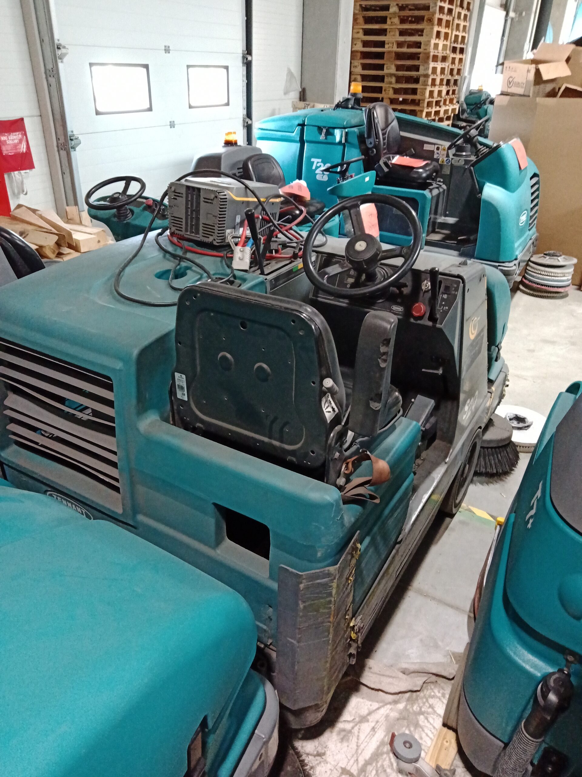 S20 ELECTRIC SWEEPER W POLY HOPPER