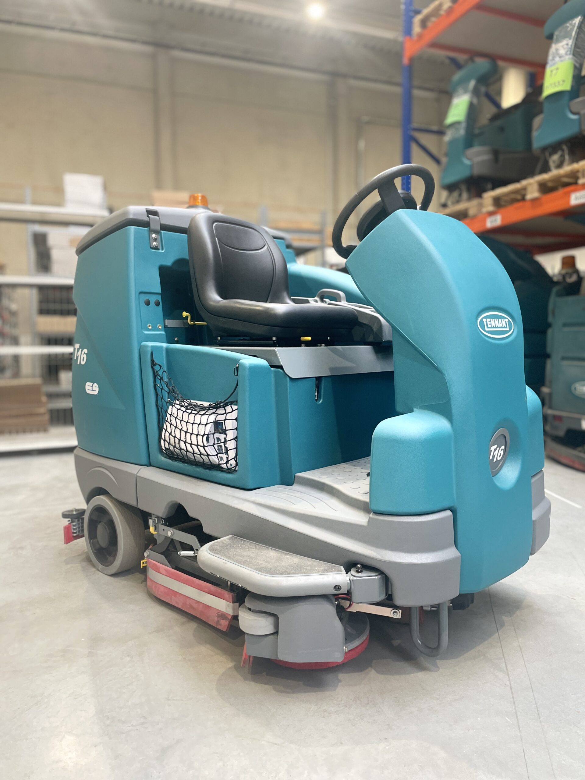 T16 DISC SCRUBBER-DRYER